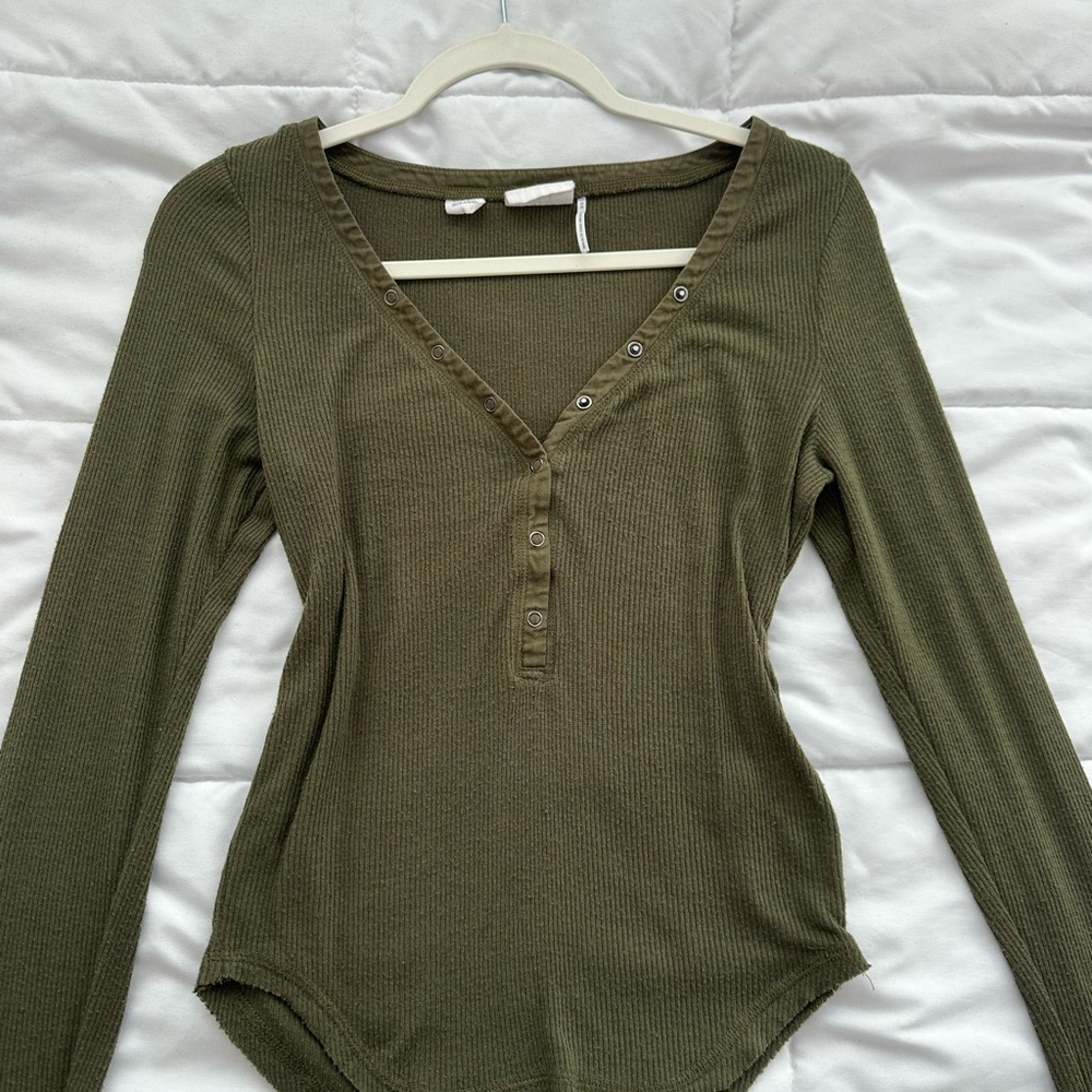 Urban Outfitters Long Sleeve Olive Green Ribbed Henley Bodysuit - Women